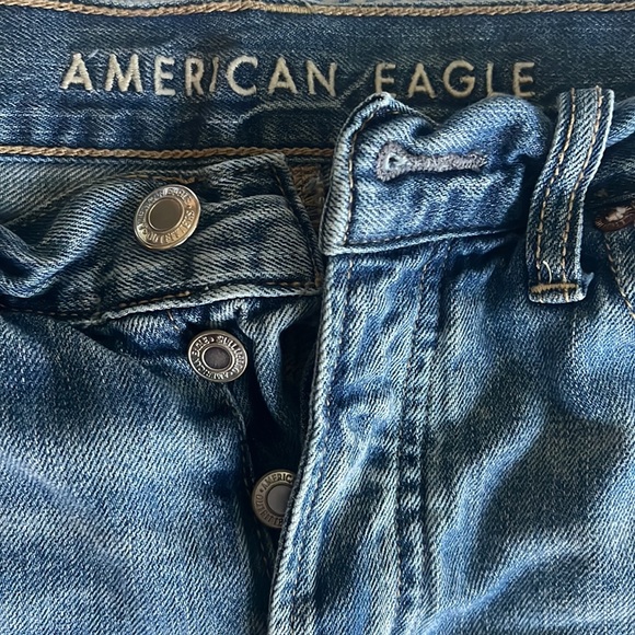 American Eagle, distressed jean shorts, size 6 - Picture 2 of 4